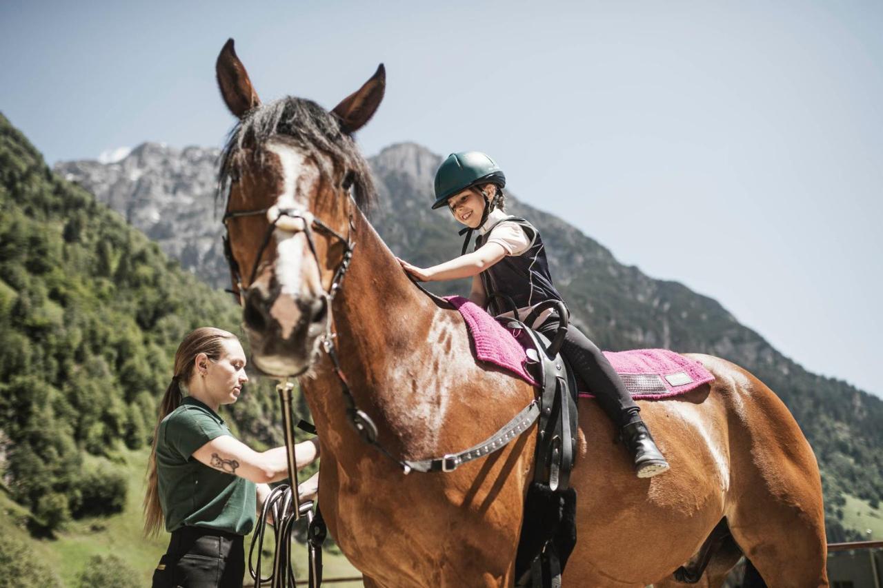 Feuerstein Nature Family Resort コッレ・イザルコ エクステリア 写真